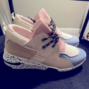 Stylish tennis shoes never worn